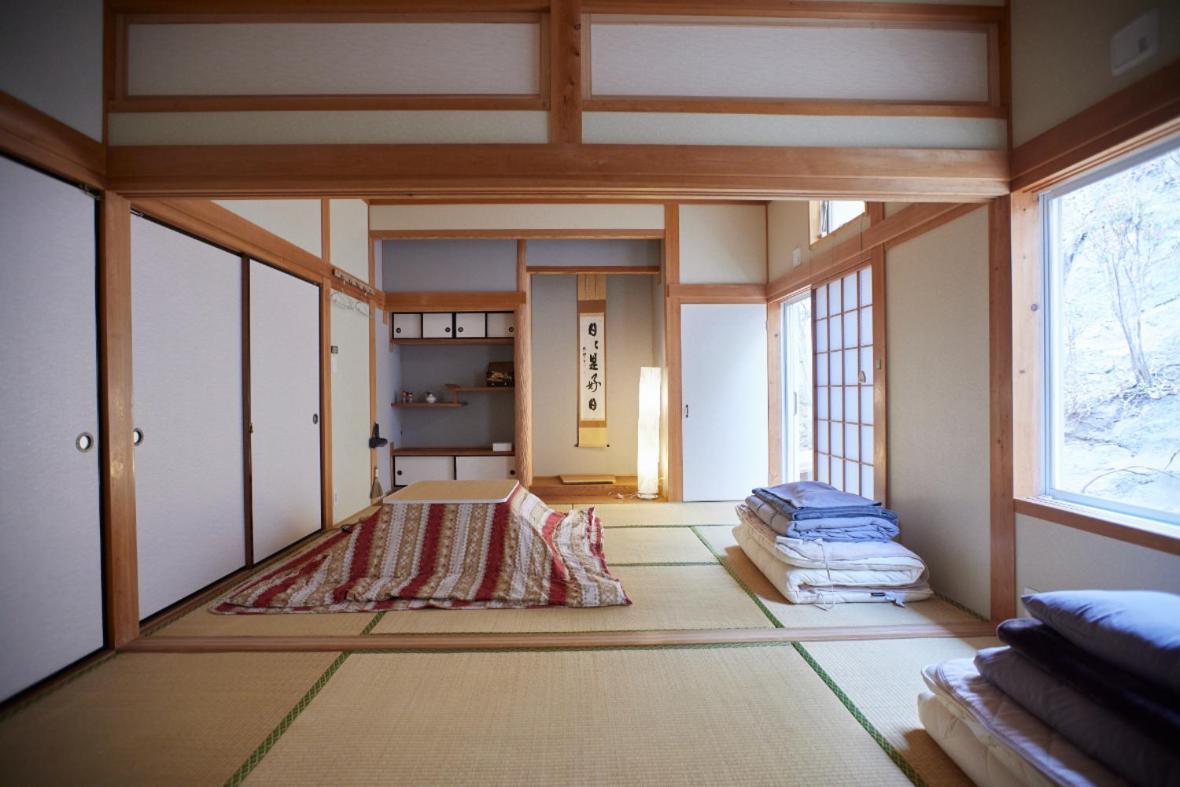 Tsushima White House Bed & Breakfast Exterior photo
