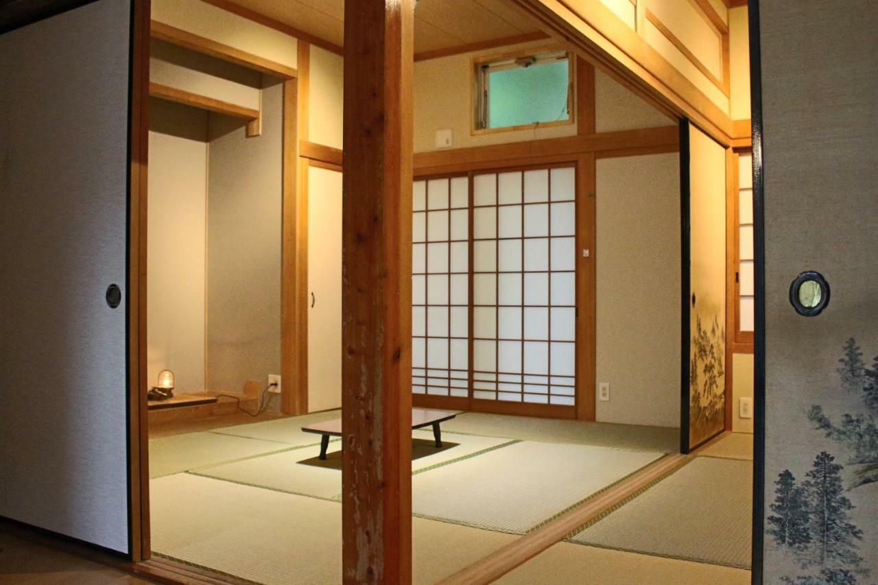 Tsushima White House Bed & Breakfast Exterior photo